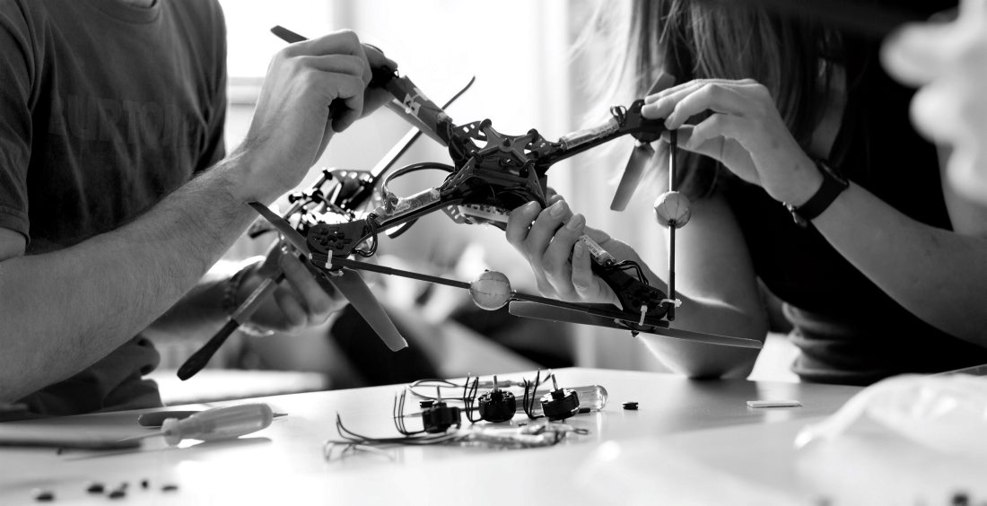 Zusammenbau von fliegenden autonomen Quadrocopter