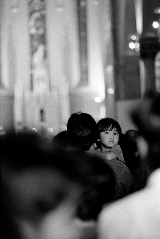 Philippinische Gastarbeiterinnen besuchen einen christlich philippinischen Gottesdienst in einer Kirche in Jaffo. (Juli 1998)