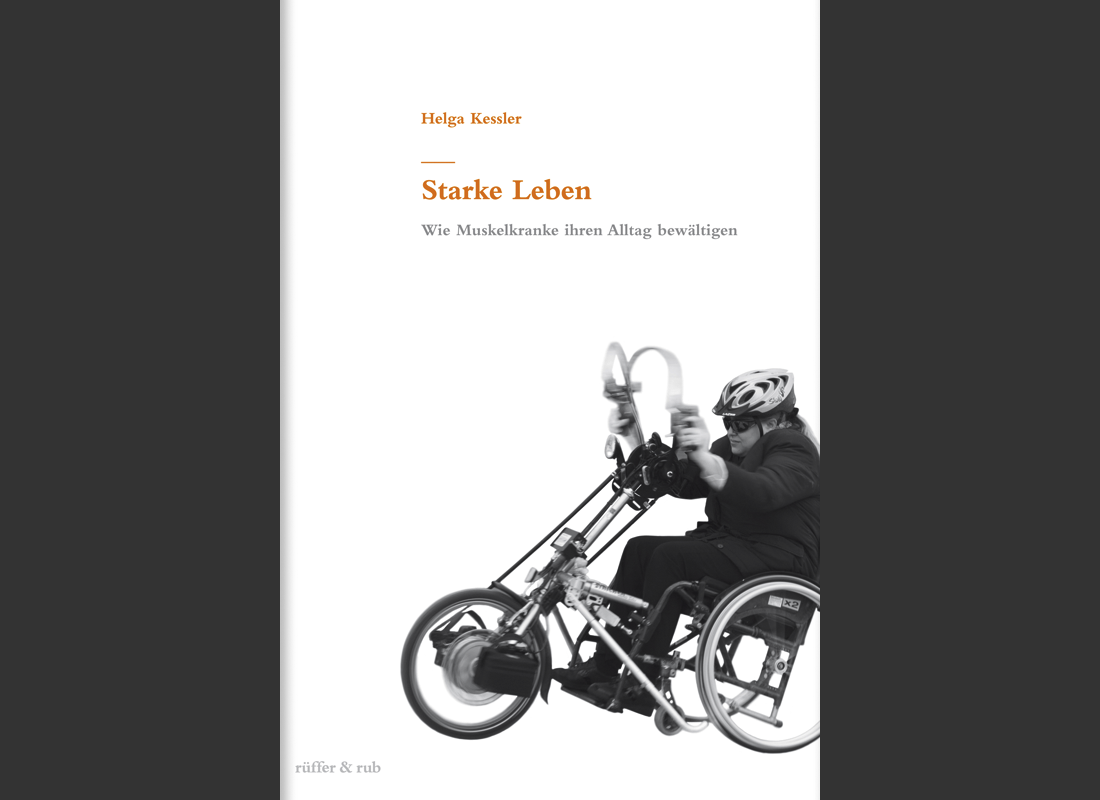 Die von einer Muskelkrankheit betroffenen Portraetierten reden nichs schön, sondern demonstrieren eindrücklich, was mit Durchhaltewillen, Mut und einer gesunden Portion Pragmatismus erreicht werden kann. Berührenden Portraets zeigen, was muskelkranke Menschen bewegt, wie sie Hindernisse ueberwinden, ein selbstbestimmtes Leben führen und woraus sie Freude und Kraft schoepfen. <br>Verlag: Rueffer und Rub, 2009 / Text: Helga Kessler / Fotos: Vera Markus