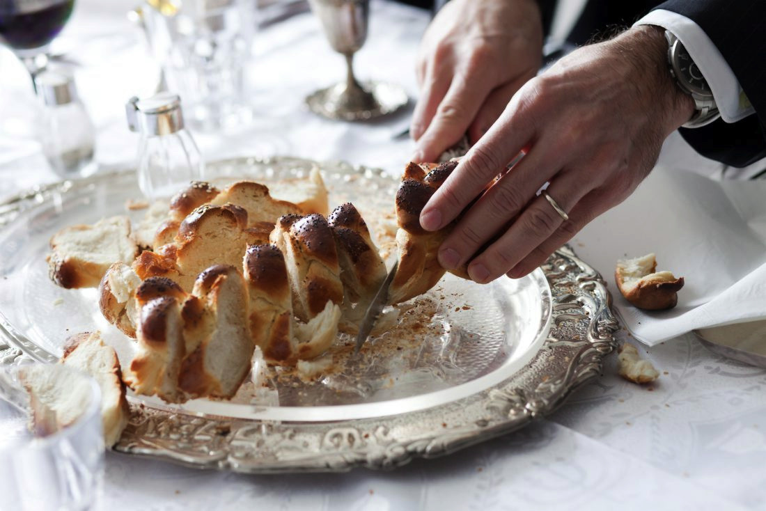 14 Portraets und Geschichten rund ums Thema Essen<br> Die jüdische Familie Trost Ben-Hamo feiert den Shabbat.