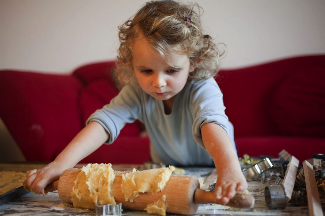 14 Portraets und Geschichten rund ums Thema Essen<br>Corinne Gürcan`s Wohnung wird vor Weihnachten zur Backstube. Das Guetsli-Backen im Freundeskreis ist ein alljaehrliches Ritual.